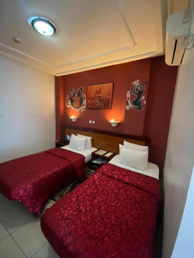 Bano Palace Hotel Дуала Екстер'єр фото