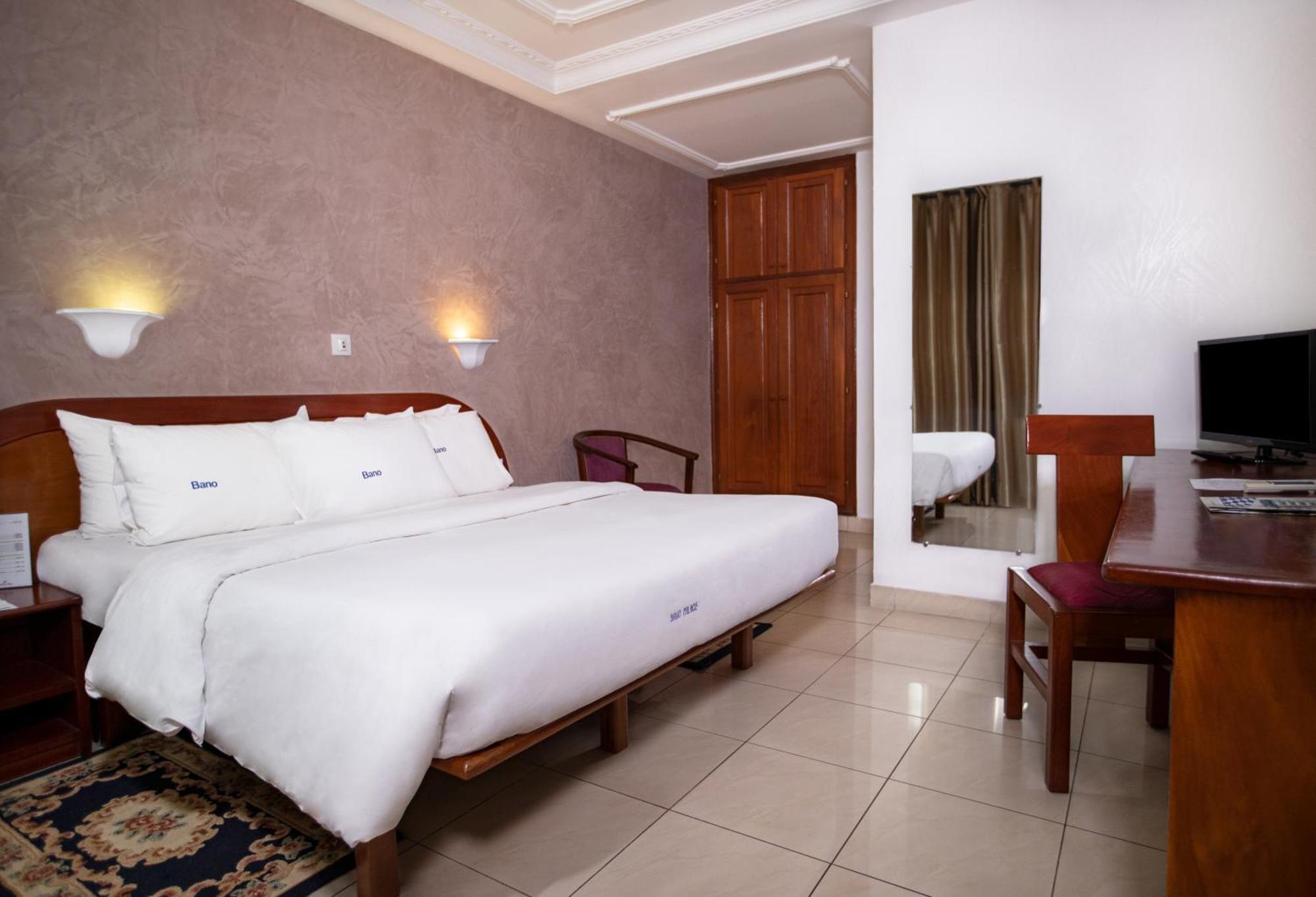 Bano Palace Hotel Дуала Екстер'єр фото