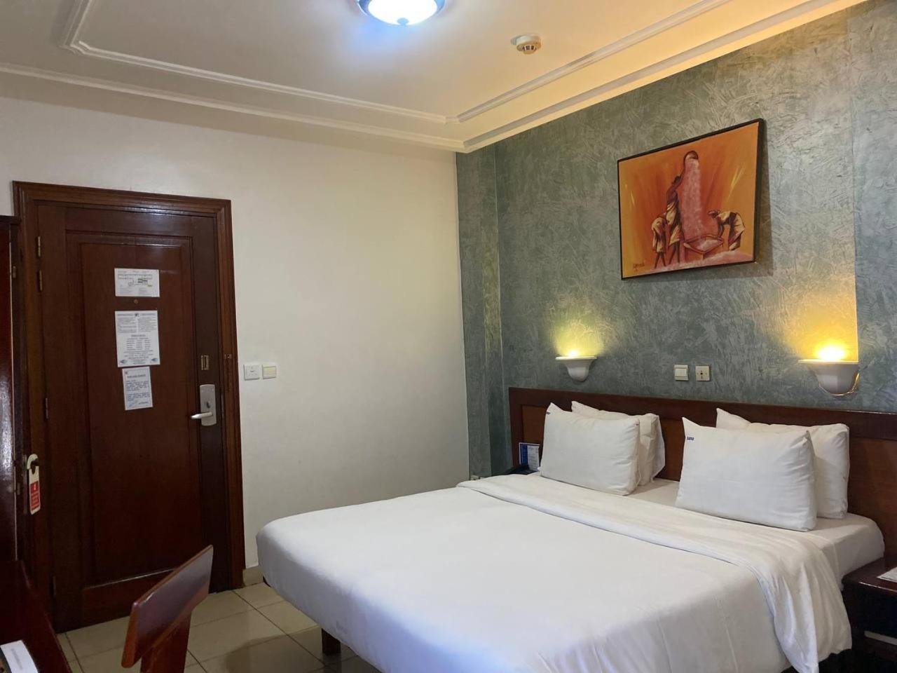 Bano Palace Hotel Дуала Екстер'єр фото