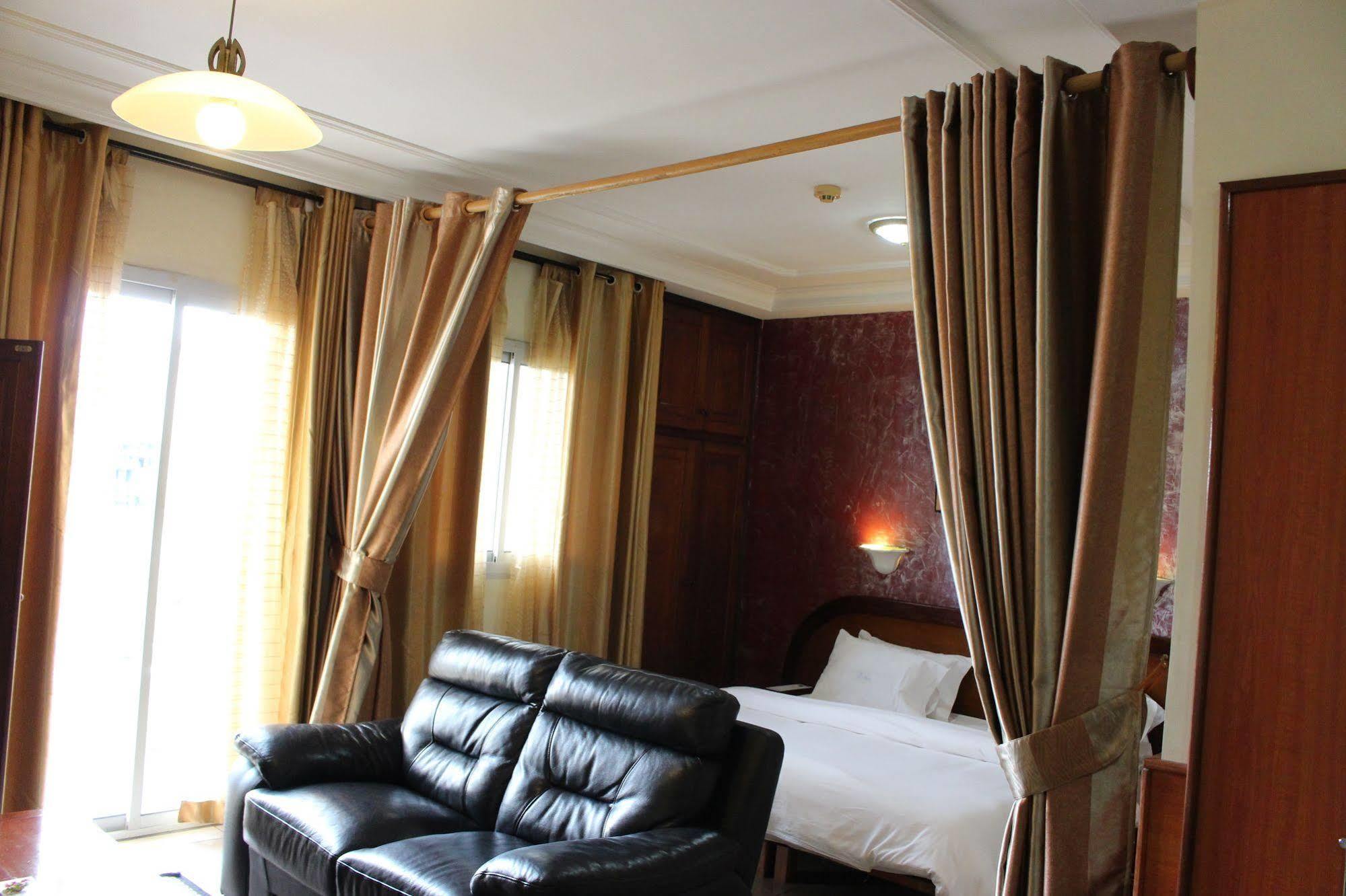 Bano Palace Hotel Дуала Екстер'єр фото
